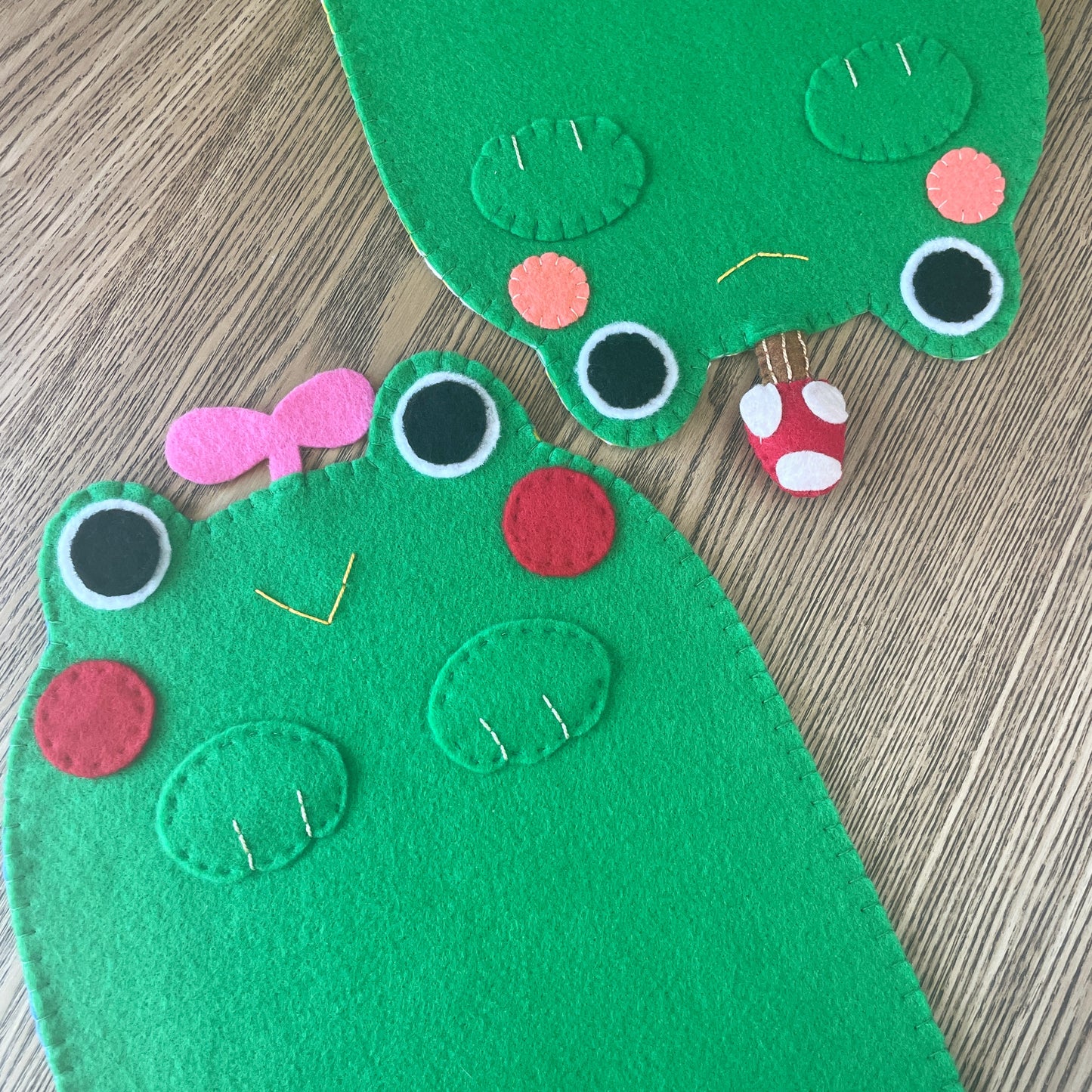 Bright Green Frog Felt Pin Banners