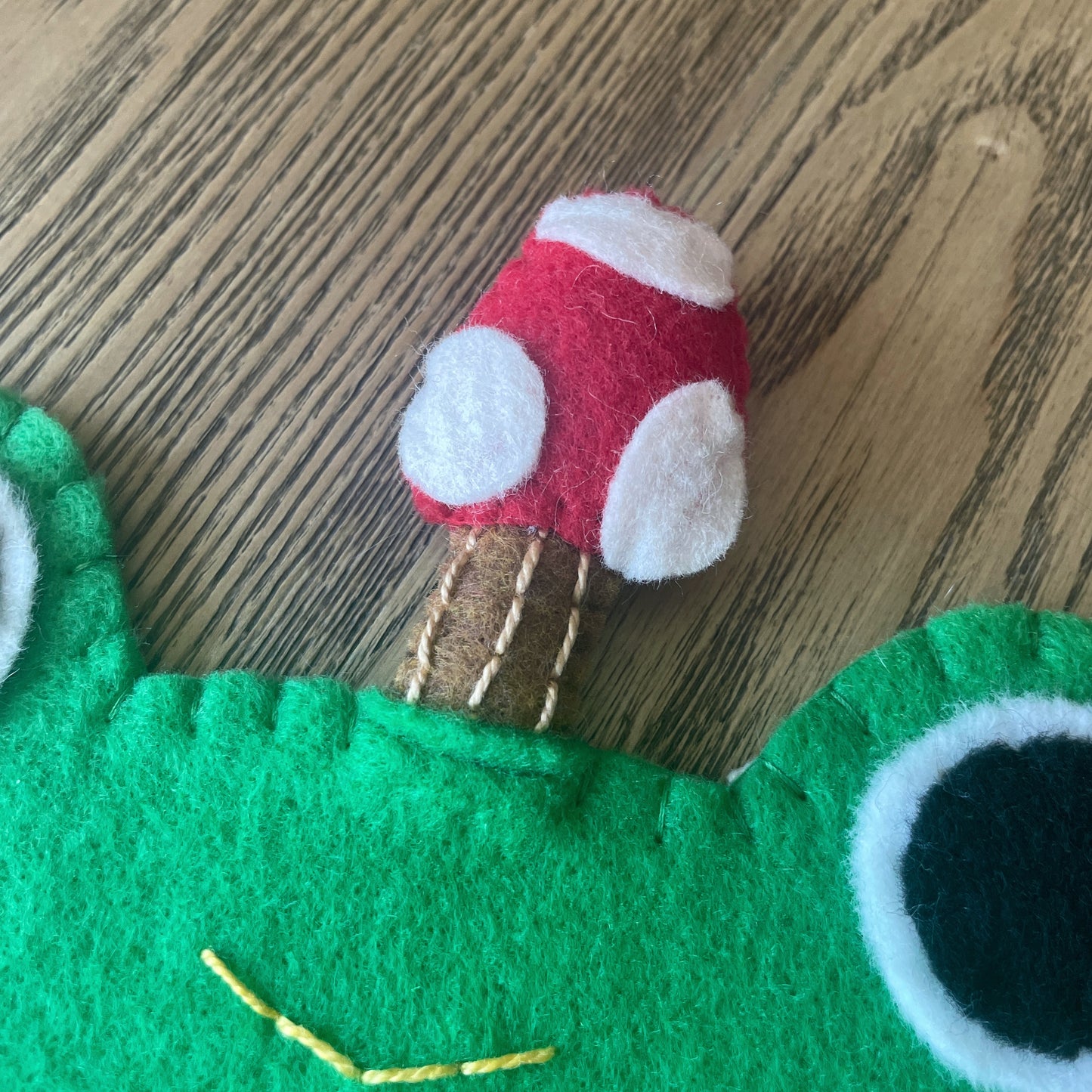 Bright Green Frog Felt Pin Banners