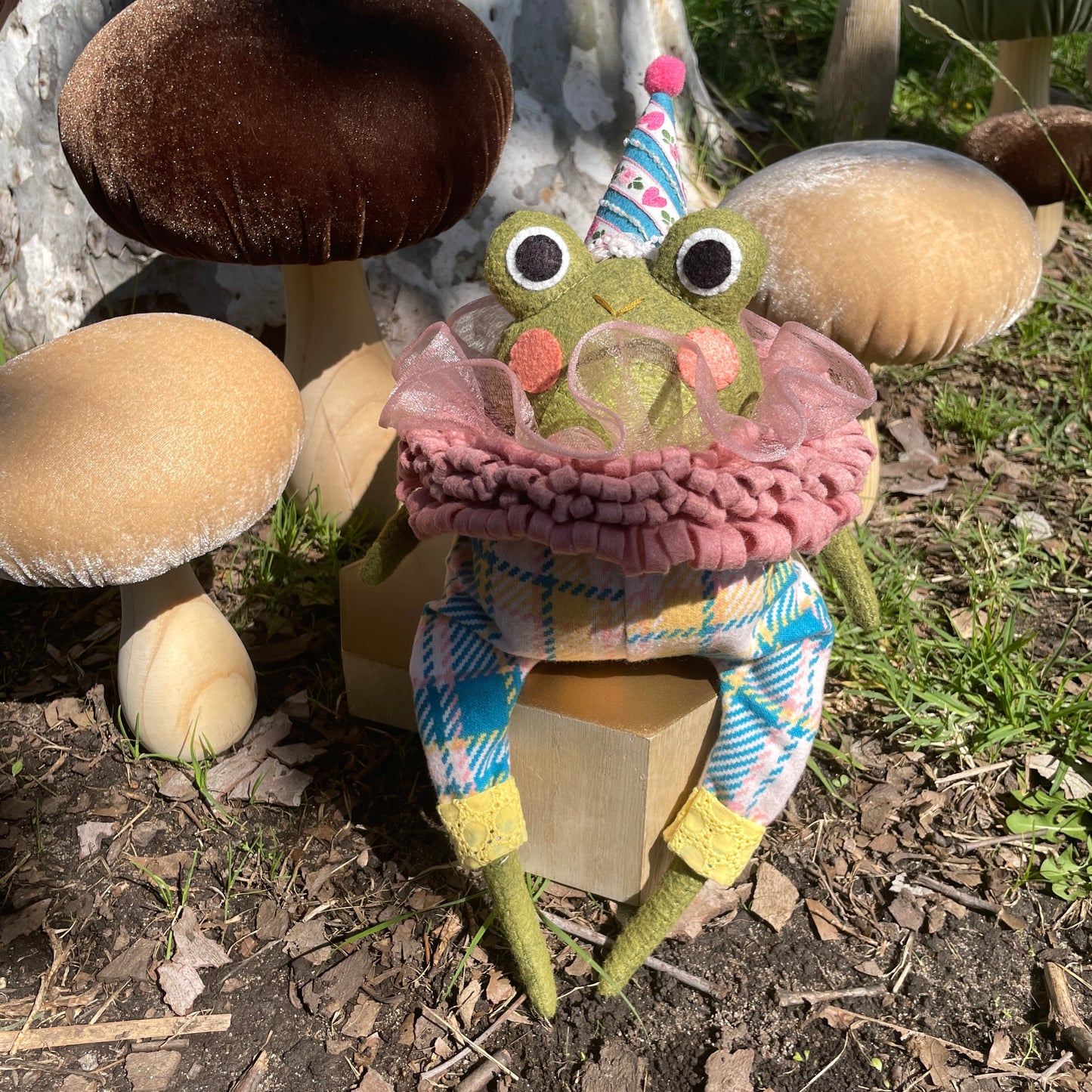 Circus Frog Felt Dolls