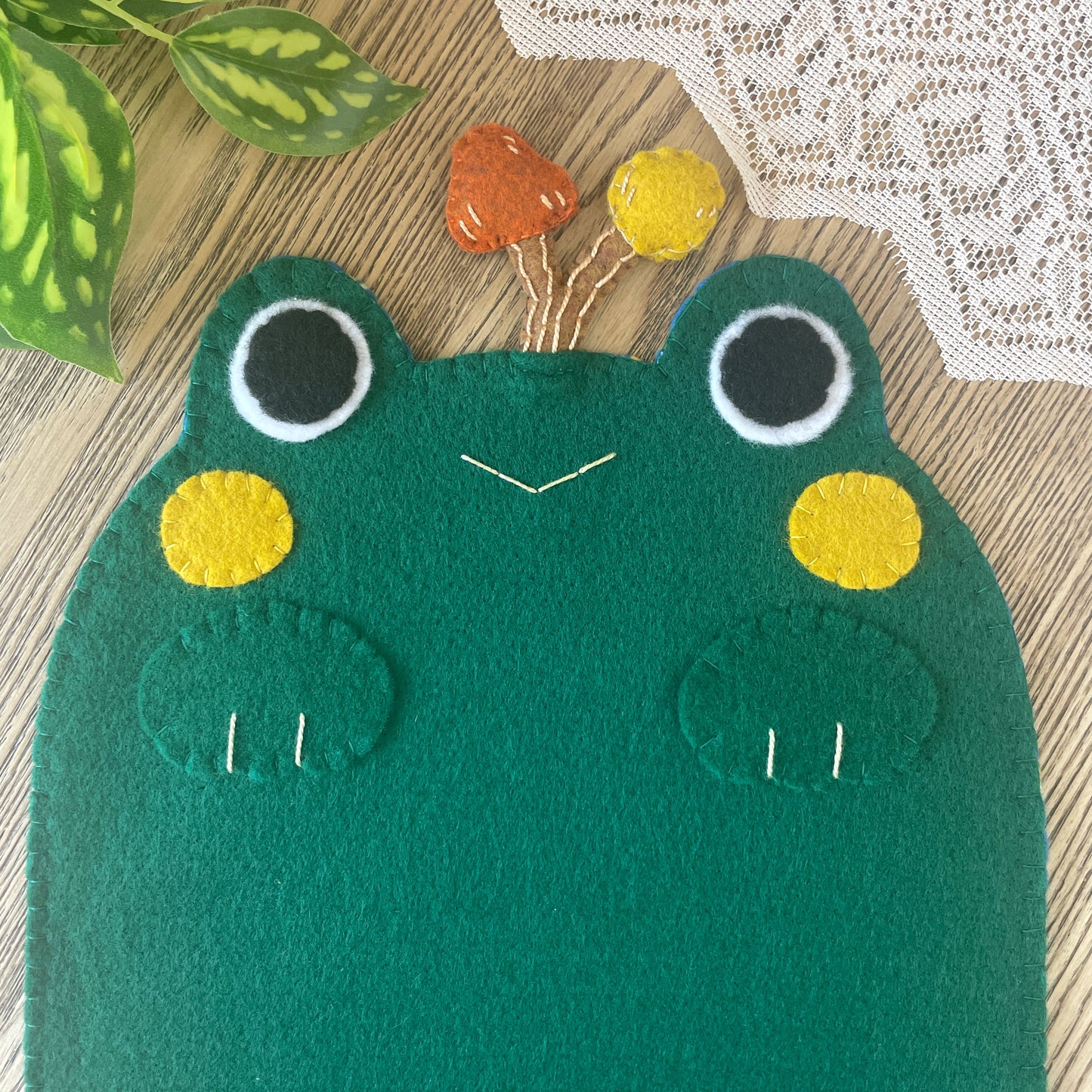 Dark Green Frog Felt Pin Banners