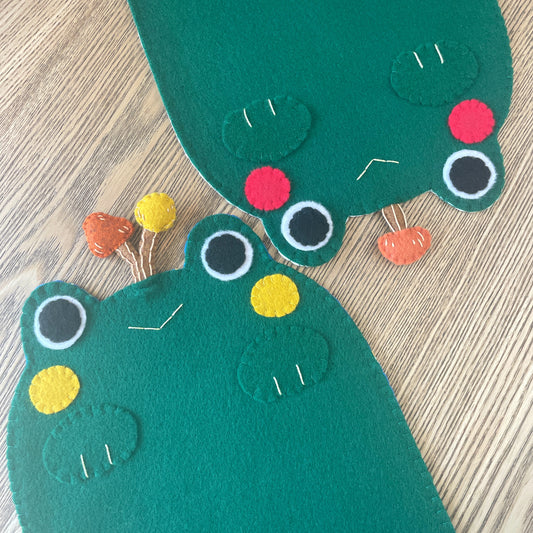 Dark Green Frog Felt Pin Banners