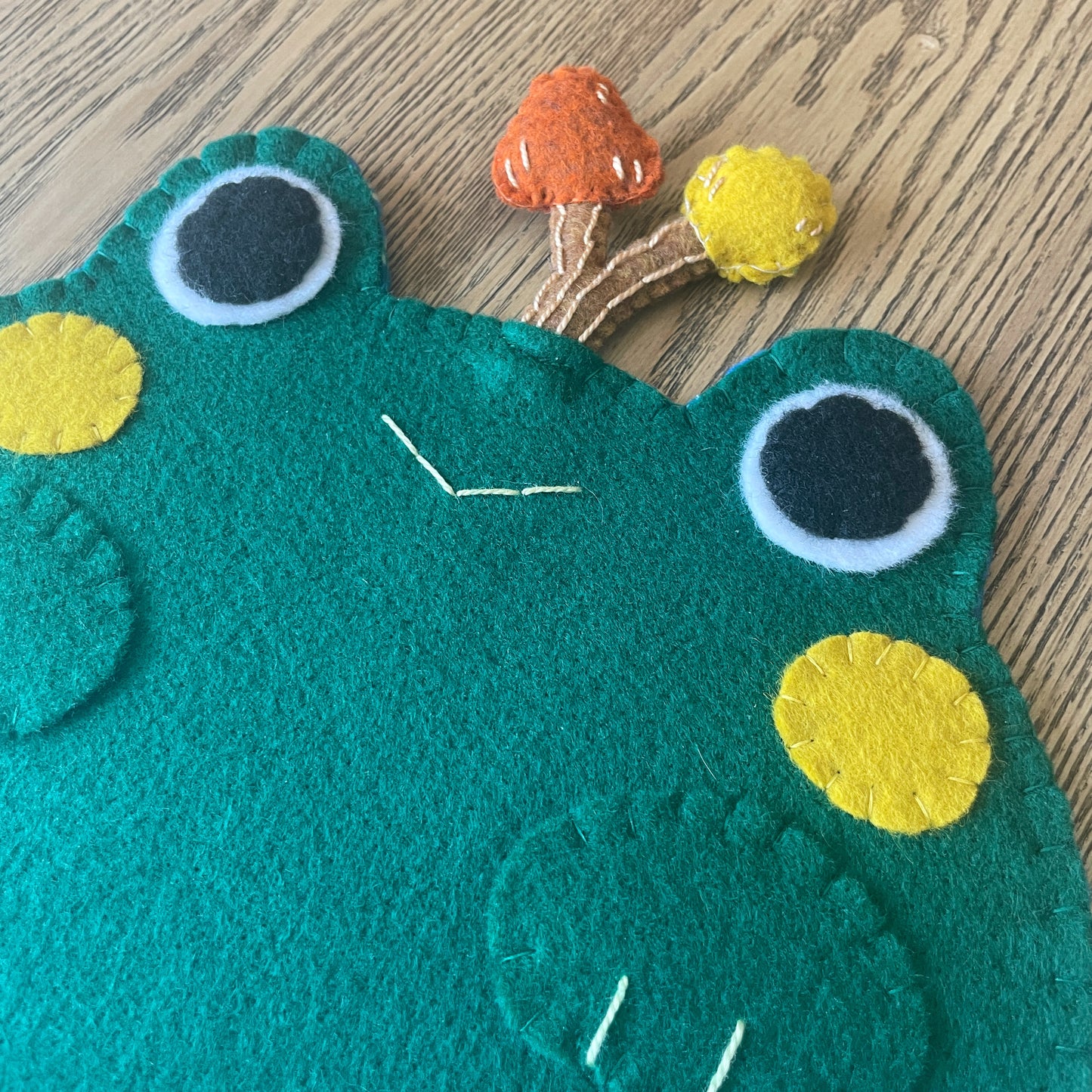 Dark Green Frog Felt Pin Banners